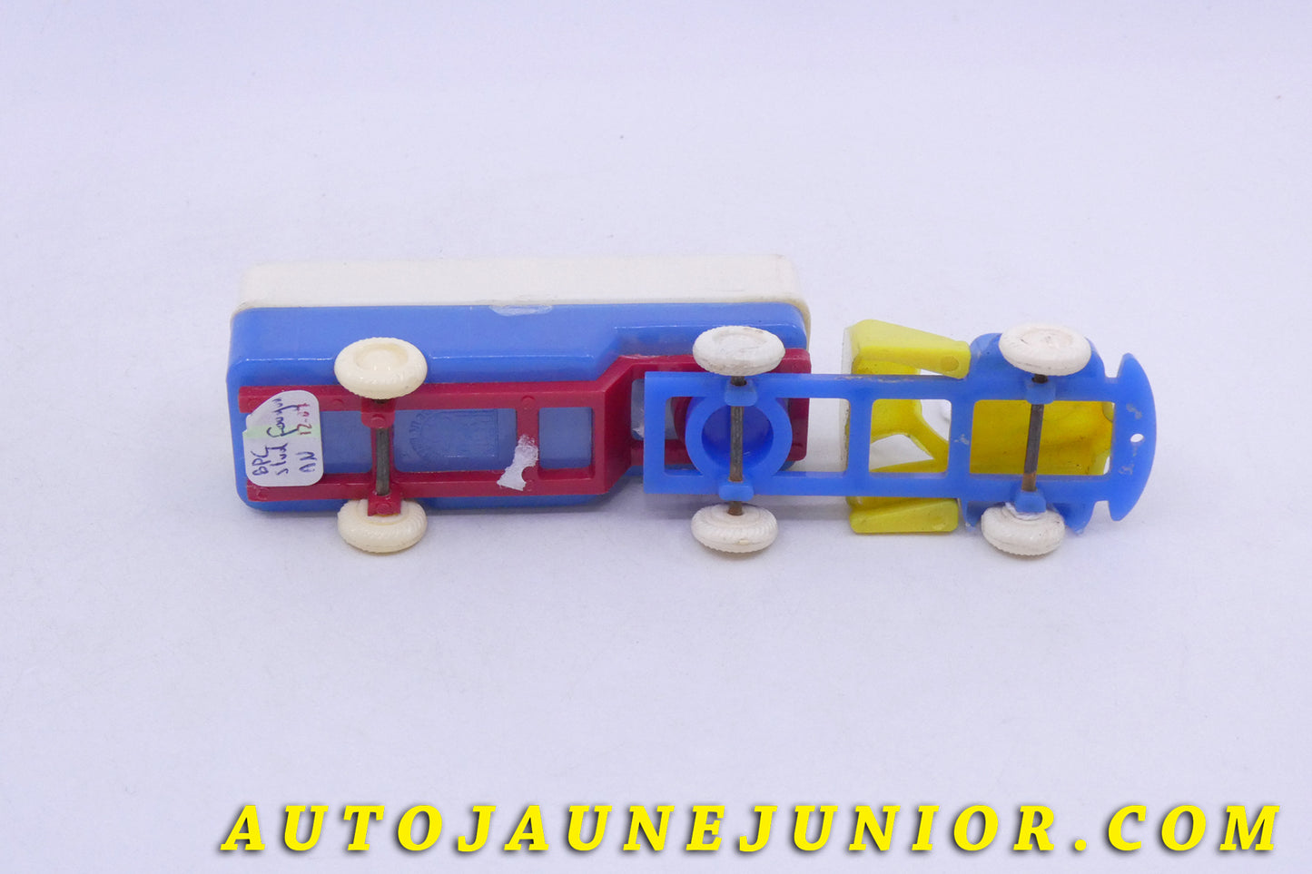 Le BPC Studebaker Semi remorque fourgon est en vente sur Auto Jaune Junior ! Découvrez nos collections de diecast Tekno, Politoys, Mebetoys, Mercury, Joal, Diapet, Märklin, TootsieToys.AutoJaune Junior ; Vous avez le même jouet ? Profitez de notre expertise pour vous accompagner dans la vente de vos modèles ou votre collection ! Nous achetons tous lots de miniatures ! Contactez nous !