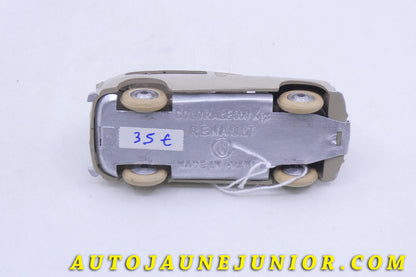 Le C-I-J Renault Savane 800Kgs est en vente sur Auto Jaune Junior ! Découvrez nos collections de diecast Tekno, Politoys, Mebetoys, Mercury, Joal, Diapet, Märklin, TootsieToys.AutoJaune Junior ; Vous avez le même jouet ? Profitez de notre expertise pour vous accompagner dans la vente de vos modèles ou votre collection ! Nous achetons tous lots de miniatures ! Contactez nous !