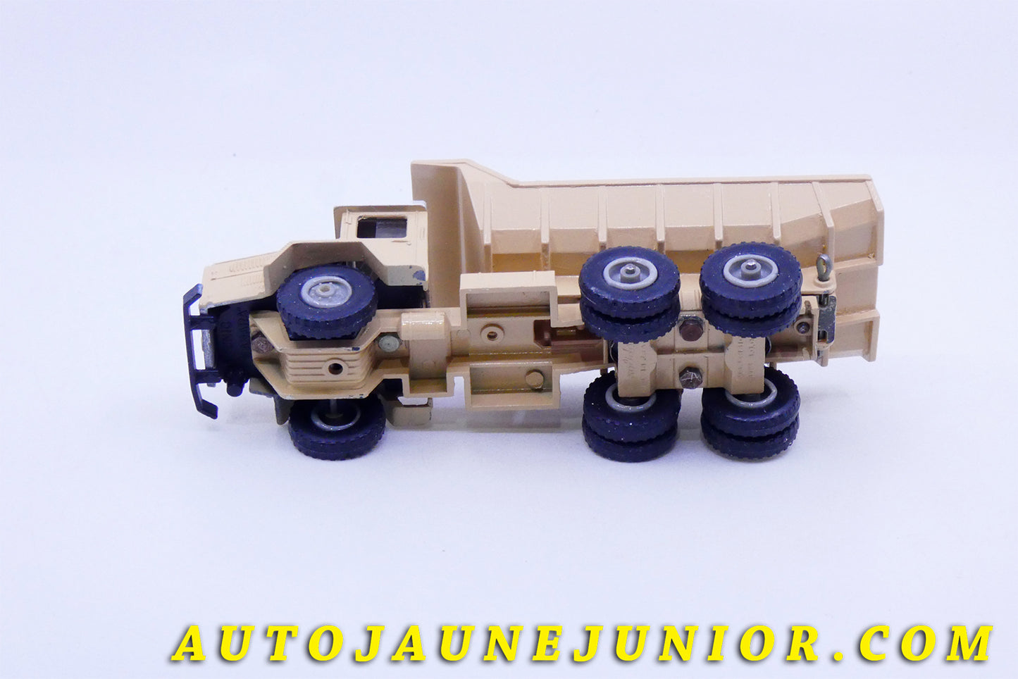 Le #3424 - Solido - Unic - Benne de chantier (Repeint) est en vente sur Auto Jaune Junior ! Tekno, Politoys, Mebetoys, Mercury, Joal, Diapet, Märklin, TootsieToys.Vous avez le même jouet ? Profitez de notre expertise pour vous accompagner dans la vente de vos modèles ou votre collection ! Nous achetons tous lots de miniatures ! Contactez nous ! contact@autojaunejunior.com. 