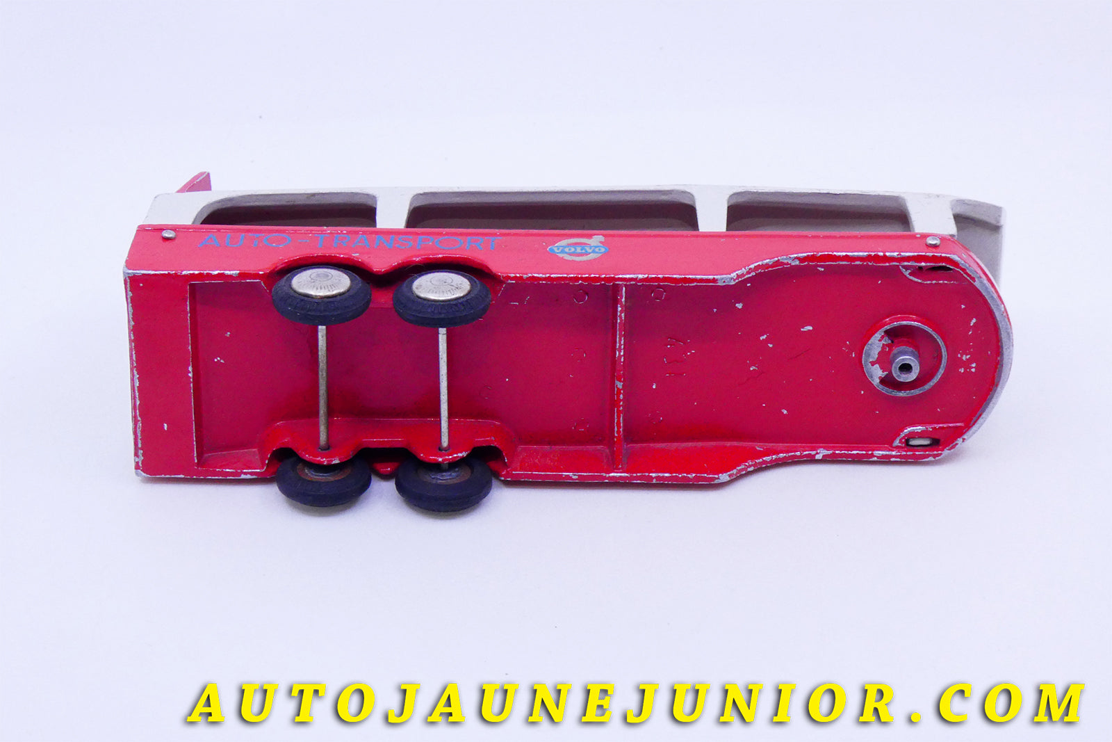 Le #3425 - Tekno - Volvo - Remorque Porte Auto 'Auto Transport"  est en vente sur Auto Jaune Junior ! Tekno, Politoys, Mebetoys, Mercury, Joal, Diapet, Märklin, TootsieToys.Vous avez le même jouet ? Profitez de notre expertise pour vous accompagner dans la vente de vos modèles ou votre collection ! Nous achetons tous lots de miniatures ! Contactez nous ! contact@autojaunejunior.com. 