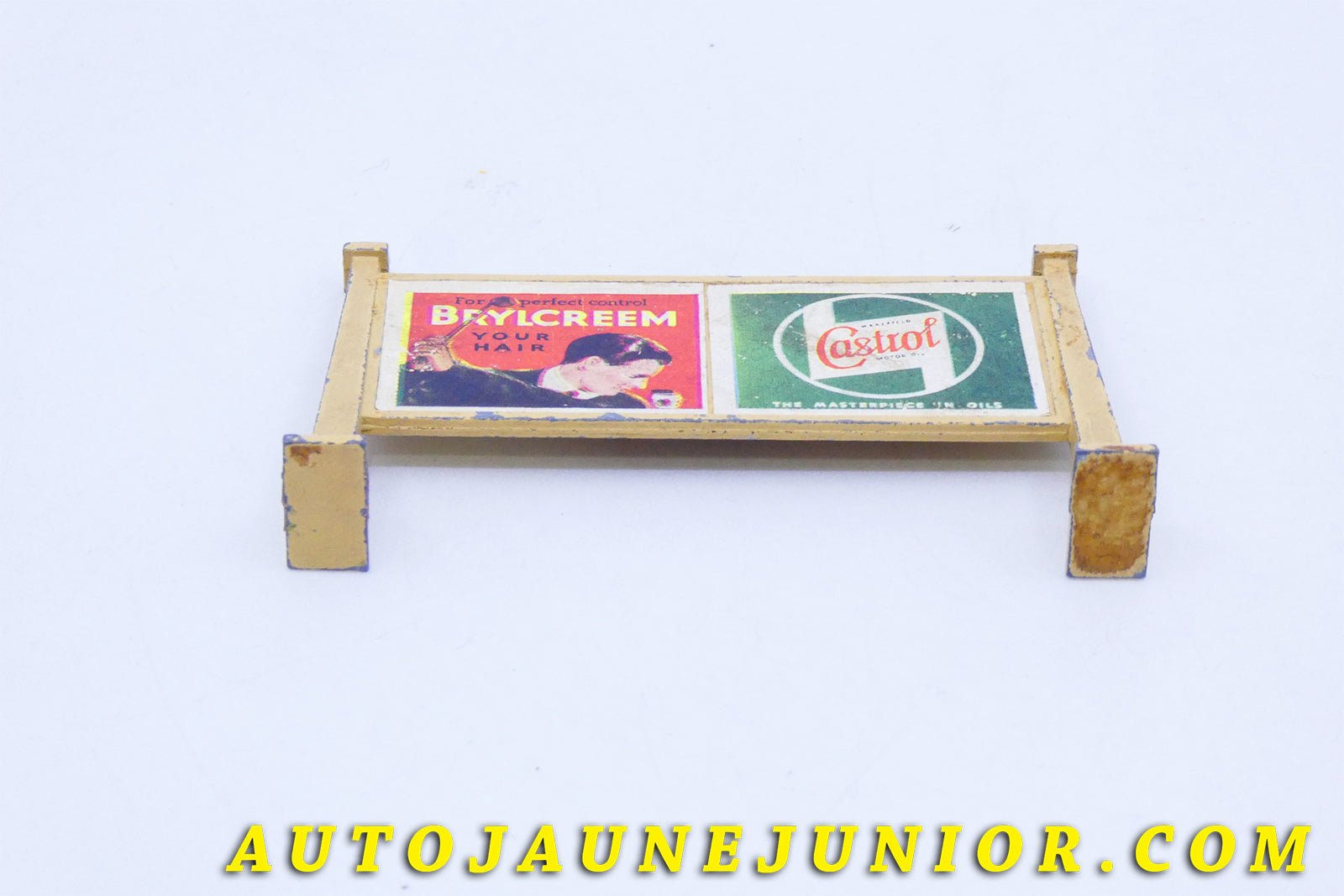 Le #3427 - Hornby - Accessoire - Panneau Publicitaire "Raleigh" - 'Castrol"  est en vente sur Auto Jaune Junior ! Tekno, Politoys, Mebetoys, Mercury, Joal, Diapet, Märklin, TootsieToys.Vous avez le même jouet ? Profitez de notre expertise pour vous accompagner dans la vente de vos modèles ou votre collection ! Nous achetons tous lots de miniatures ! Contactez nous ! contact@autojaunejunior.com. 
