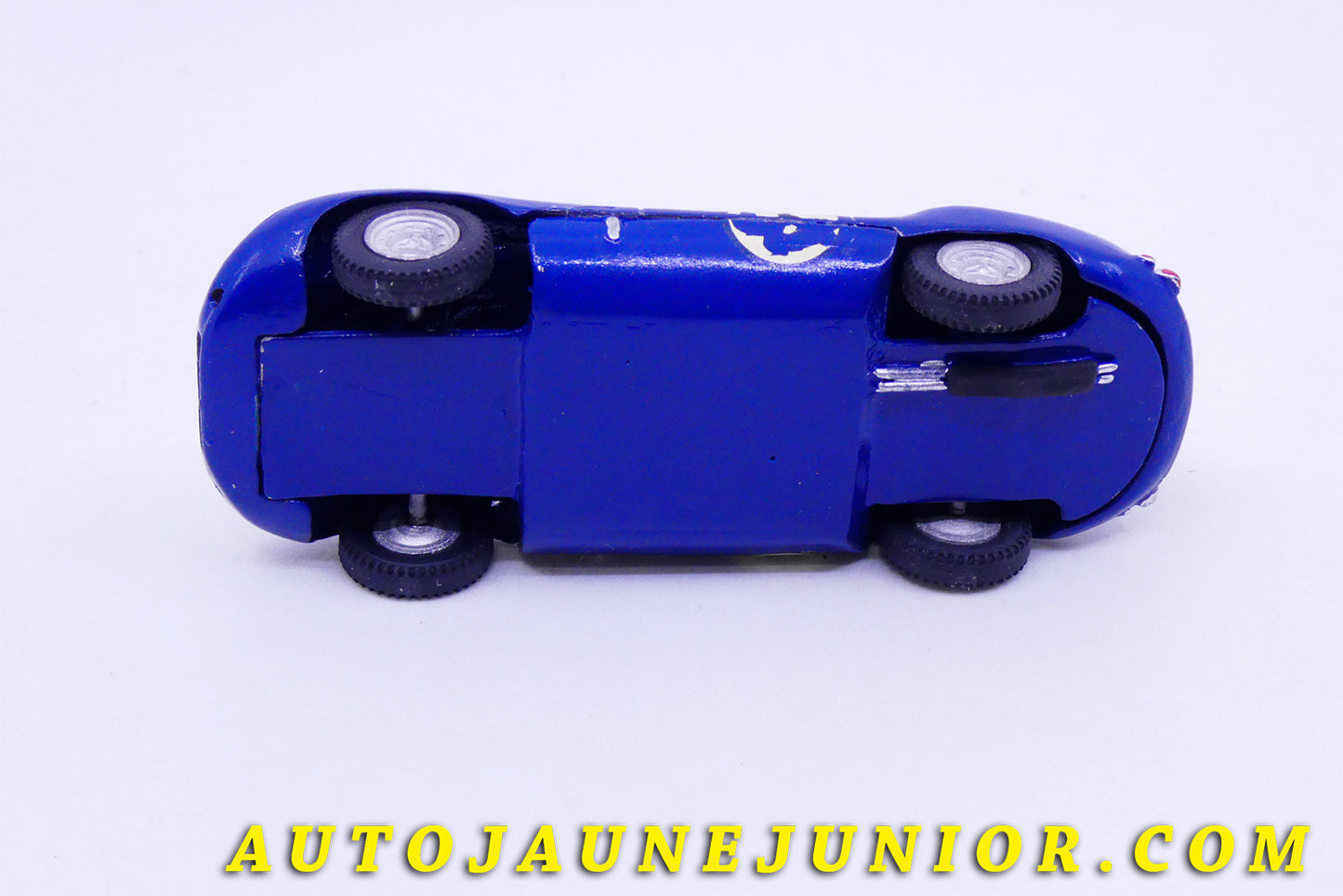 Le #3431 - John Day - Jaguar - Type D Le Mans 1957 #3 est en vente sur Auto Jaune Junior ! Tekno, Politoys, Mebetoys, Mercury, Joal, Diapet, Märklin, TootsieToys.Vous avez le même jouet ? Profitez de notre expertise pour vous accompagner dans la vente de vos modèles ou votre collection ! Nous achetons tous lots de miniatures ! Contactez nous ! contact@autojaunejunior.com. 