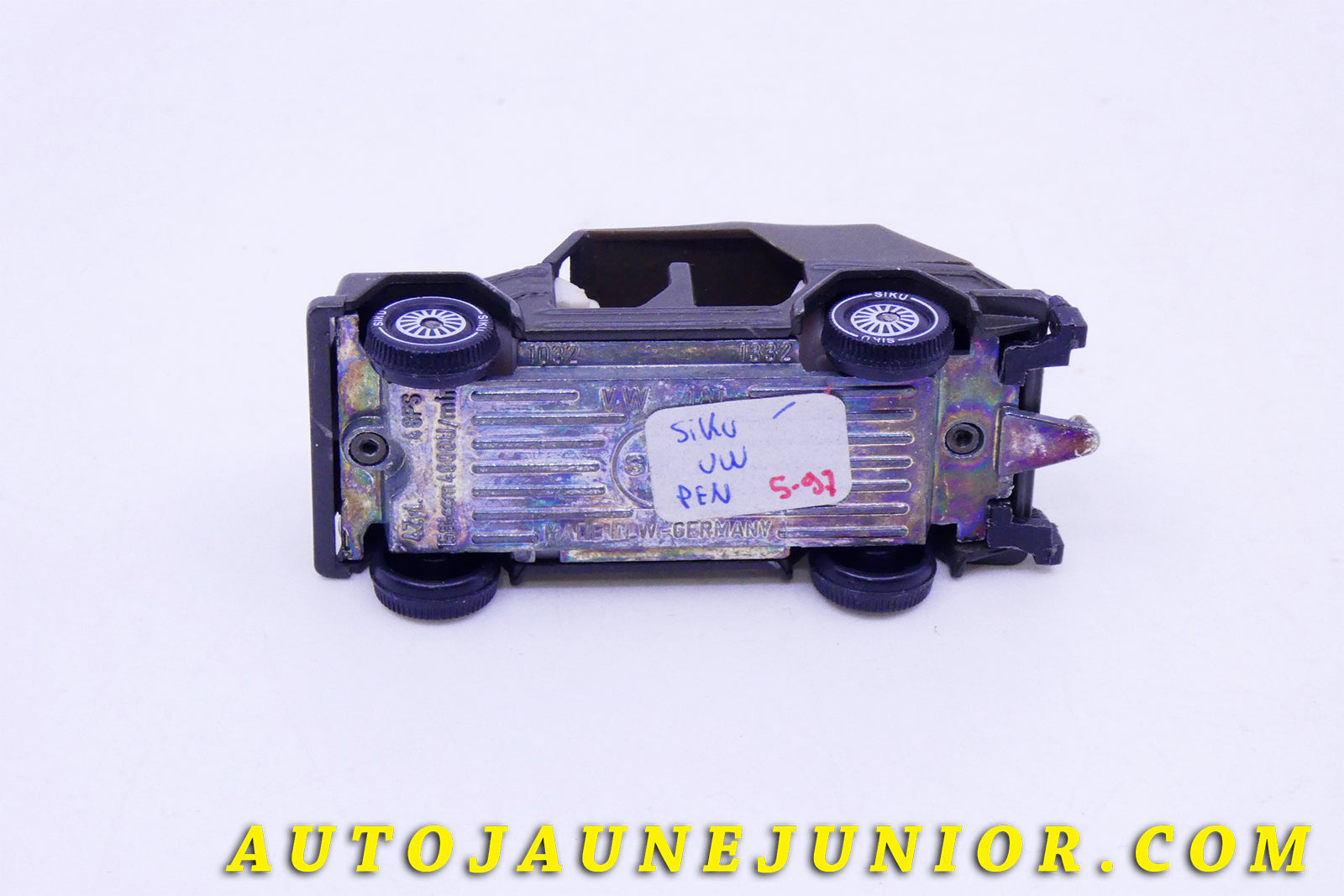 Le #3442 - Siku - Volkswagen - Tout Terrain 181 est en vente sur Auto Jaune Junior ! Tekno, Politoys, Mebetoys, Mercury, Joal, Diapet, Märklin, TootsieToys.Vous avez le même jouet ? Profitez de notre expertise pour vous accompagner dans la vente de vos modèles ou votre collection ! Nous achetons tous lots de miniatures ! Contactez nous ! contact@autojaunejunior.com. 