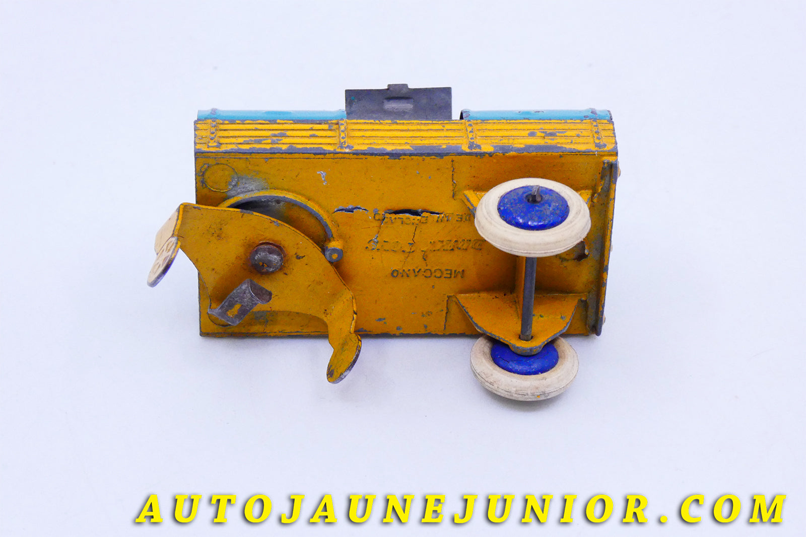 Le #3443 - Dinky Toys - Remorque - Benne à ordure (Avant guerre) est en vente sur Auto Jaune Junior ! Tekno, Politoys, Mebetoys, Mercury, Joal, Diapet, Märklin, TootsieToys.Vous avez le même jouet ? Profitez de notre expertise pour vous accompagner dans la vente de vos modèles ou votre collection ! Nous achetons tous lots de miniatures ! Contactez nous ! contact@autojaunejunior.com. 