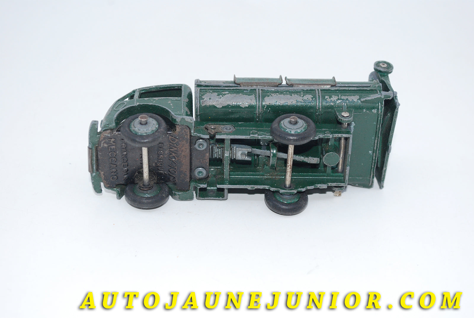 Le #3444 - Dinky Toys - Ford - Camion benne à ordure type 01 est en vente sur Auto Jaune Junior ! Tekno, Politoys, Mebetoys, Mercury, Joal, Diapet, Märklin, TootsieToys.Vous avez le même jouet ? Profitez de notre expertise pour vous accompagner dans la vente de vos modèles ou votre collection ! Nous achetons tous lots de miniatures ! Contactez nous ! contact@autojaunejunior.com. 
