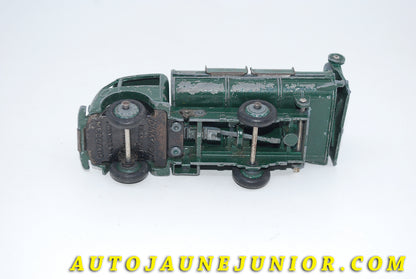 Le #3444 - Dinky Toys - Ford - Camion benne à ordure type 01 est en vente sur Auto Jaune Junior ! Tekno, Politoys, Mebetoys, Mercury, Joal, Diapet, Märklin, TootsieToys.Vous avez le même jouet ? Profitez de notre expertise pour vous accompagner dans la vente de vos modèles ou votre collection ! Nous achetons tous lots de miniatures ! Contactez nous ! contact@autojaunejunior.com. 