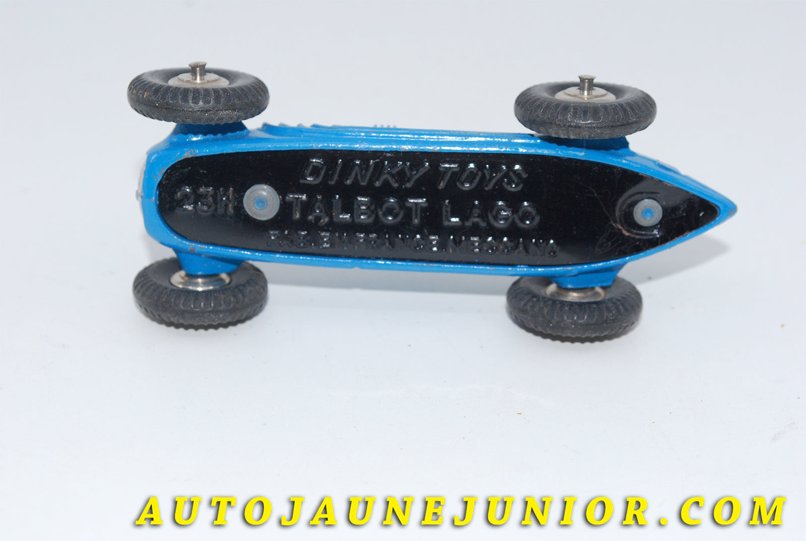 Le #3450 - Dinky Toys - Talbot - Lagot  (jantes chromées) est en vente sur Auto Jaune Junior ! Tekno, Politoys, Mebetoys, Mercury, Joal, Diapet, Märklin, TootsieToys.Vous avez le même jouet ? Profitez de notre expertise pour vous accompagner dans la vente de vos modèles ou votre collection ! Nous achetons tous lots de miniatures ! Contactez nous ! contact@autojaunejunior.com. 