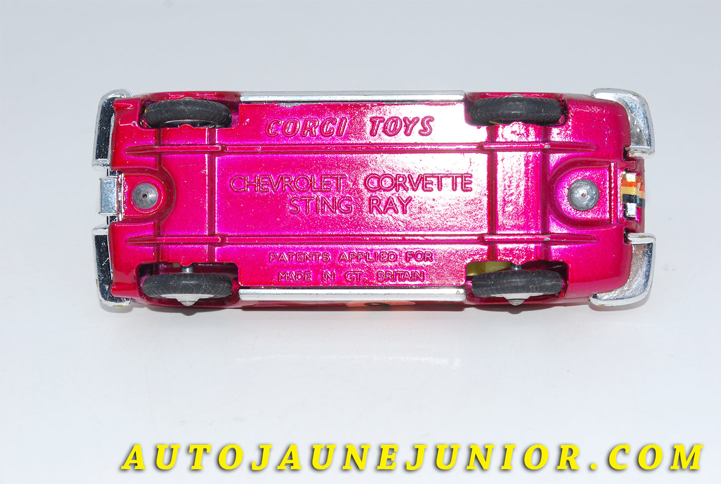 Le #3452 - Corgi Toys - Chevrolet - Stingray Corvette est en vente sur Auto Jaune Junior ! Tekno, Politoys, Mebetoys, Mercury, Joal, Diapet, Märklin, TootsieToys.Vous avez le même jouet ? Profitez de notre expertise pour vous accompagner dans la vente de vos modèles ou votre collection ! Nous achetons tous lots de miniatures ! Contactez nous ! contact@autojaunejunior.com. 