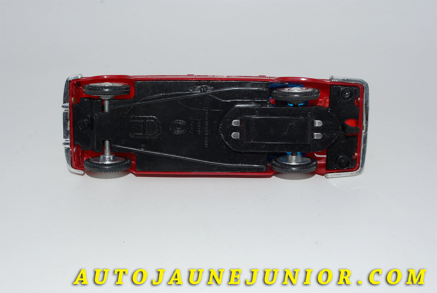 Le #3465 - Lucky - Mercedes - 600 Pullma, à friction est en vente sur Auto Jaune Junior ! Tekno, Politoys, Mebetoys, Mercury, Joal, Diapet, Märklin, TootsieToys.Vous avez le même jouet ? Profitez de notre expertise pour vous accompagner dans la vente de vos modèles ou votre collection ! Nous achetons tous lots de miniatures ! Contactez nous ! contact@autojaunejunior.com. 