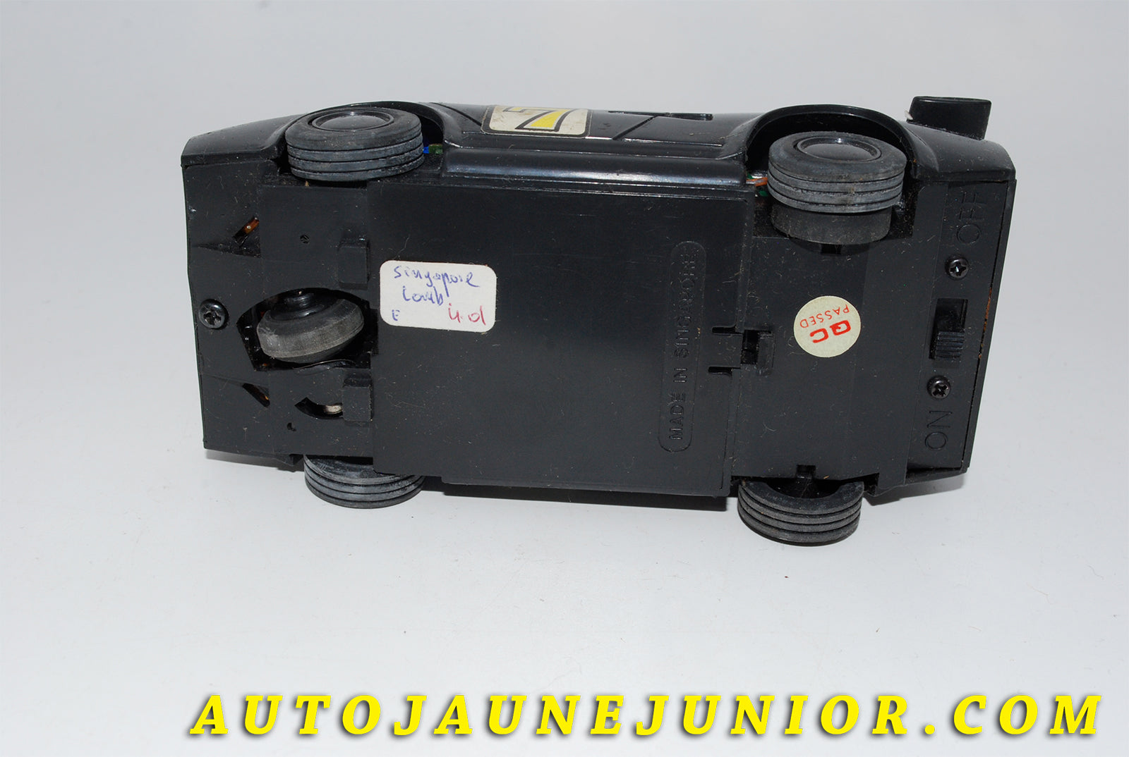 Le #3468 - Singapour - Lamborghini - Countach LP400 est en vente sur Auto Jaune Junior ! Tekno, Politoys, Mebetoys, Mercury, Joal, Diapet, Märklin, TootsieToys.Vous avez le même jouet ? Profitez de notre expertise pour vous accompagner dans la vente de vos modèles ou votre collection ! Nous achetons tous lots de miniatures ! Contactez nous ! contact@autojaunejunior.com. 