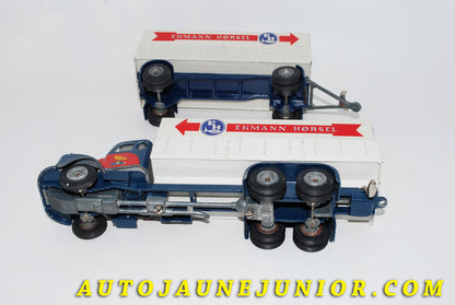 Le #3473 - Tekno - Scania - 76 ridelles bâché Ekmann Horsel avec remorque est en vente sur Auto Jaune Junior ! Tekno, Politoys, Mebetoys, Mercury, Joal, Diapet, Märklin, TootsieToys.Vous avez le même jouet ? Profitez de notre expertise pour vous accompagner dans la vente de vos modèles ou votre collection ! Nous achetons tous lots de miniatures ! Contactez nous ! contact@autojaunejunior.com. 