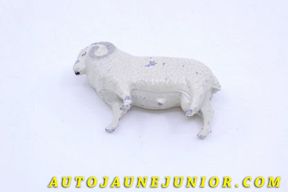 Le Objet divers Animal Bélier est en vente sur Auto Jaune Junior ! Découvrez nos collections de diecast Tekno, Politoys, Mebetoys, Mercury, Joal, Diapet, Märklin, TootsieToys.Vous avez le même jouet ? Profitez de notre expertise pour vous accompagner dans la vente de vos modèles ou votre collection ! Nous achetons tous lots de miniatures ! Contactez nous !