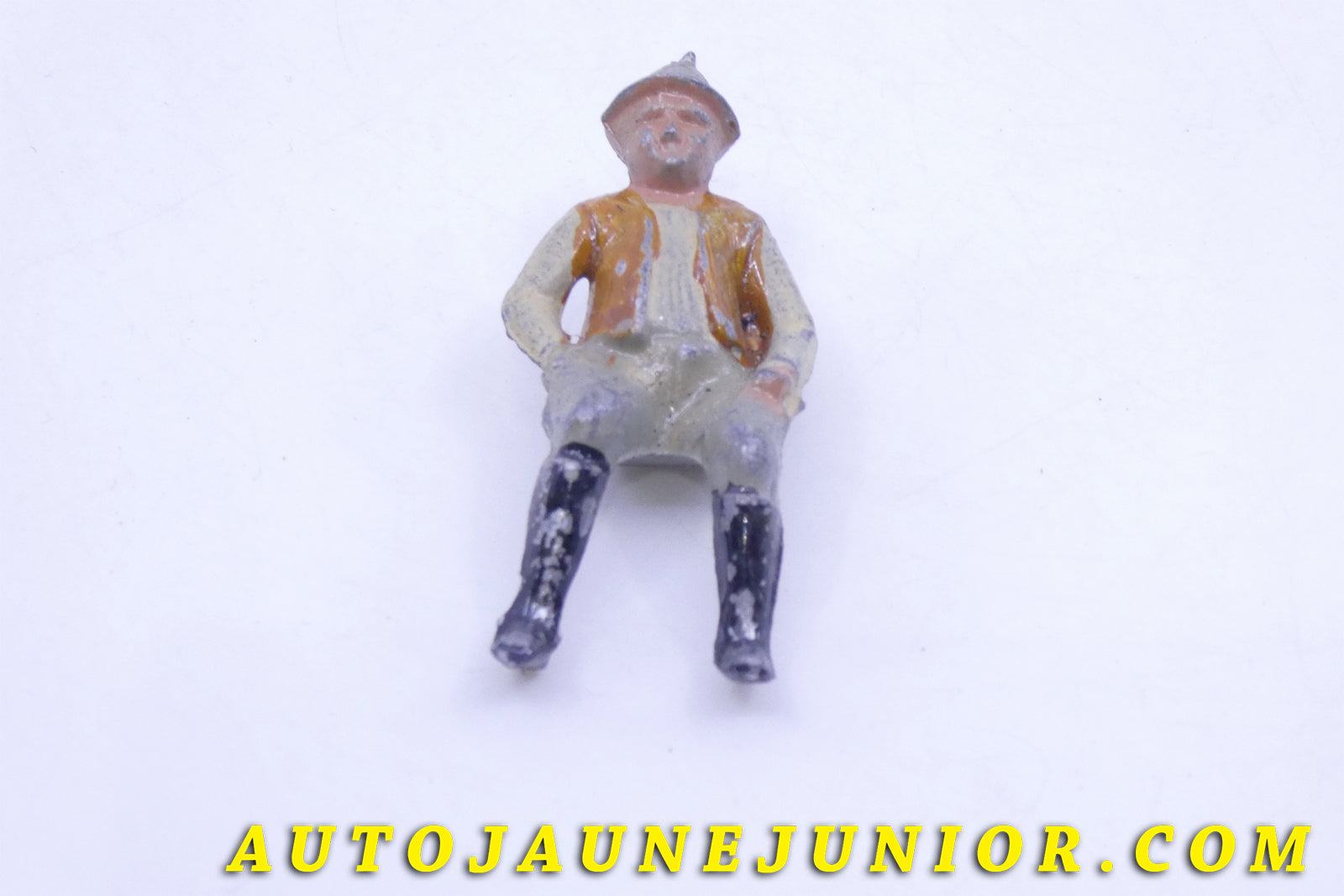 Le #3611 - France (PH) - Personnage - Conducteur de charrette est en vente sur Auto Jaune Junior ! Tekno, Politoys, Mebetoys, Mercury, Joal, Diapet, Märklin, TootsieToys.Vous avez le même jouet ? Profitez de notre expertise pour vous accompagner dans la vente de vos modèles ou votre collection ! Nous achetons tous lots de miniatures ! Contactez nous ! contact@autojaunejunior.com. 