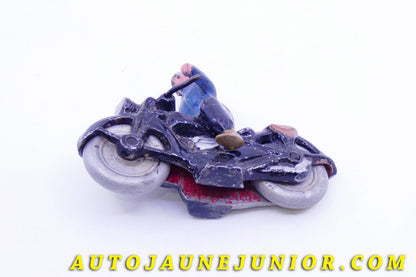 Le #3614 - Cofalu - Personnage - Policier en moto (Repeint) est en vente sur Auto Jaune Junior ! Tekno, Politoys, Mebetoys, Mercury, Joal, Diapet, Märklin, TootsieToys.Vous avez le même jouet ? Profitez de notre expertise pour vous accompagner dans la vente de vos modèles ou votre collection ! Nous achetons tous lots de miniatures ! Contactez nous ! contact@autojaunejunior.com. 
