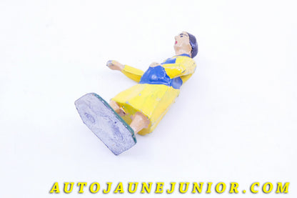 Le #3616 - France (PH) - Personnage - Paysanne est en vente sur Auto Jaune Junior ! Tekno, Politoys, Mebetoys, Mercury, Joal, Diapet, Märklin, TootsieToys.Vous avez le même jouet ? Profitez de notre expertise pour vous accompagner dans la vente de vos modèles ou votre collection ! Nous achetons tous lots de miniatures ! Contactez nous ! contact@autojaunejunior.com. 