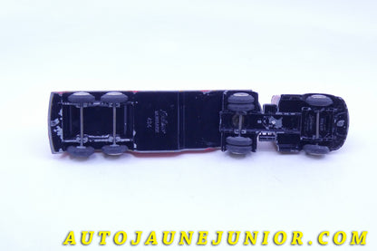 Le Tekno Volvo N88 Titan Semi remorque citerne "Shell"  est en vente sur Auto Jaune Junior ! Découvrez nos collections de diecast Tekno, Politoys, Mebetoys, Mercury, Joal, Diapet, Märklin, TootsieToys.AutoJaune Junior ; Vous avez le même jouet ? Profitez de notre expertise pour vous accompagner dans la vente de vos modèles ou votre collection ! Nous achetons tous lots de miniatures ! Contactez nous !