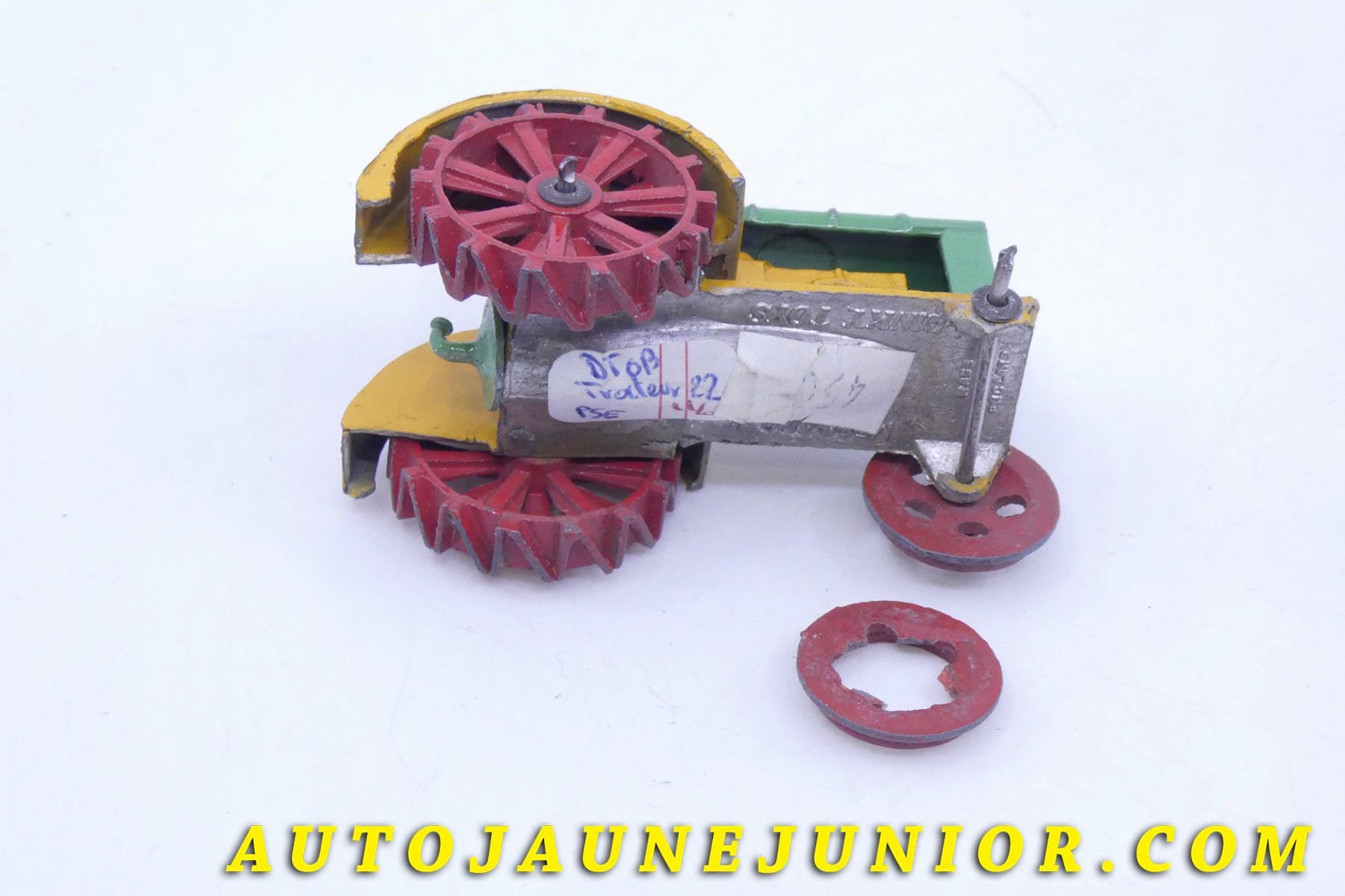 Le Dinky Toys Fordson Tracteur Agricole est en vente sur Auto Jaune Junior ! Découvrez nos collections de diecast Tekno, Politoys, Mebetoys, Mercury, Joal, Diapet, Märklin, TootsieToys.AutoJaune Junior ; Vous avez le même jouet ? Profitez de notre expertise pour vous accompagner dans la vente de vos modèles ou votre collection ! Nous achetons tous lots de miniatures ! Contactez nous !