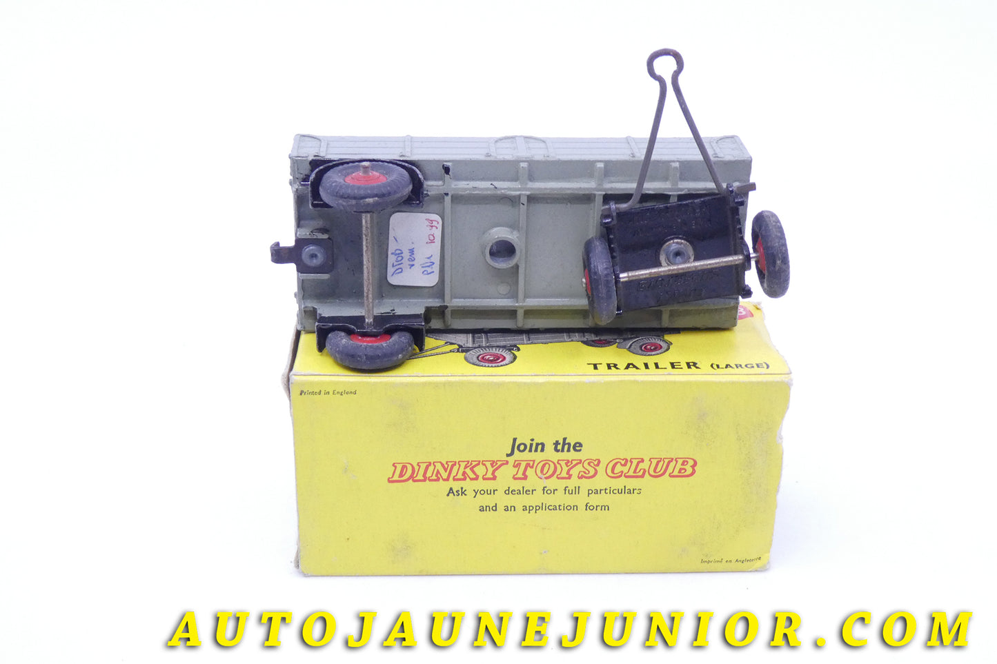 Le Dinky Toys Remorque Ridelles 2 Essieux est en vente sur Auto Jaune Junior ! Découvrez nos collections de diecast Tekno, Politoys, Mebetoys, Mercury, Joal, Diapet, Märklin, TootsieToys.AutoJaune Junior ; Vous avez le même jouet ? Profitez de notre expertise pour vous accompagner dans la vente de vos modèles ou votre collection ! Nous achetons tous lots de miniatures ! Contactez nous !
