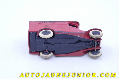 Le #3709 - Dinky Toys - Camion - Fourgonnette "Royal Mail" (Version avant Guerre") est en vente sur Auto Jaune Junior ! Tekno, Politoys, Mebetoys, Mercury, Joal, Diapet, Märklin, TootsieToys.Vous avez le même jouet ? Profitez de notre expertise pour vous accompagner dans la vente de vos modèles ou votre collection ! Nous achetons tous lots de miniatures ! Contactez nous ! contact@autojaunejunior.com. 