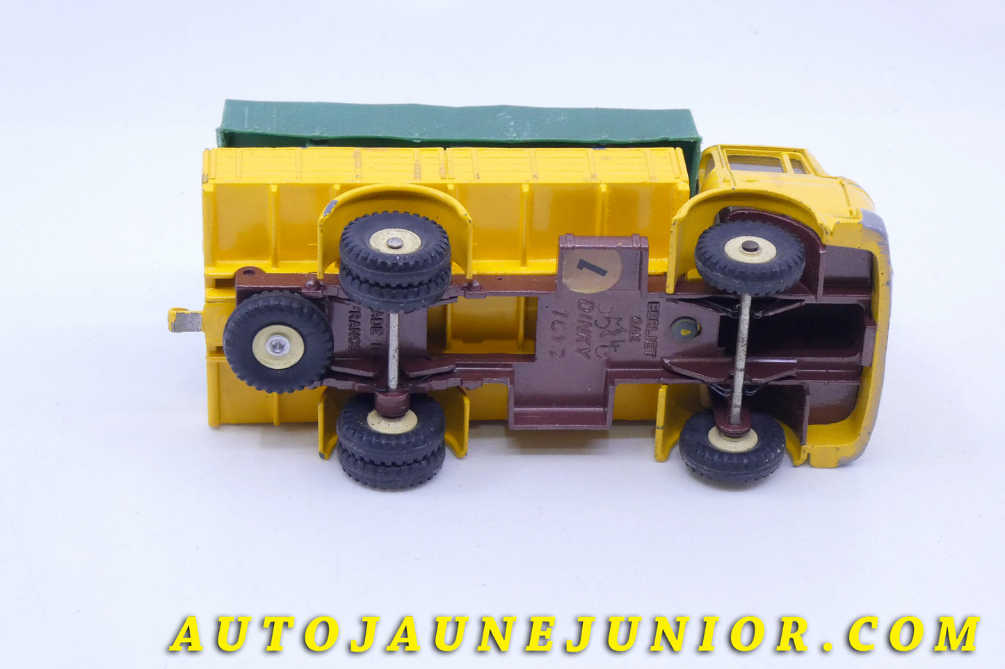 Le #3719 - Dinky Toys - Berliet - Gak ridelles bâché est en vente sur Auto Jaune Junior ! Tekno, Politoys, Mebetoys, Mercury, Joal, Diapet, Märklin, TootsieToys.Vous avez le même jouet ? Profitez de notre expertise pour vous accompagner dans la vente de vos modèles ou votre collection ! Nous achetons tous lots de miniatures ! Contactez nous ! contact@autojaunejunior.com. 