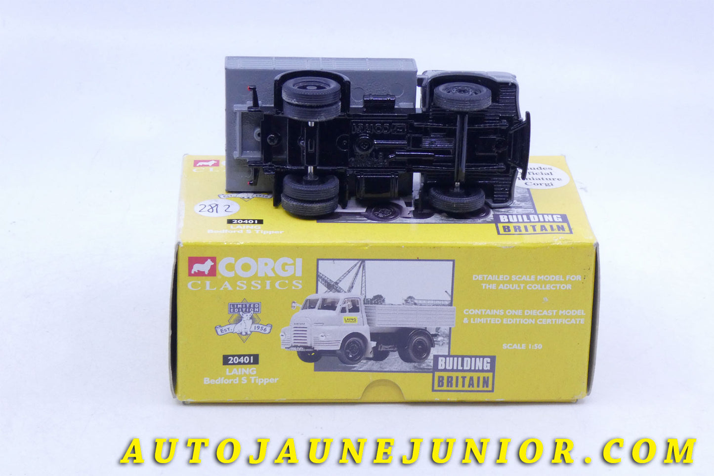 Le #3724 - Corgi Toys - Bedford - S-Tipper "Laing" est en vente sur Auto Jaune Junior ! Tekno, Politoys, Mebetoys, Mercury, Joal, Diapet, Märklin, TootsieToys.Vous avez le même jouet ? Profitez de notre expertise pour vous accompagner dans la vente de vos modèles ou votre collection ! Nous achetons tous lots de miniatures ! Contactez nous ! contact@autojaunejunior.com. 