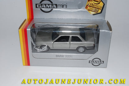 Le #3741 - Schuco - BMW - 323i est en vente sur Auto Jaune Junior ! Tekno, Politoys, Mebetoys, Mercury, Joal, Diapet, Märklin, TootsieToys.Vous avez le même jouet ? Profitez de notre expertise pour vous accompagner dans la vente de vos modèles ou votre collection ! Nous achetons tous lots de miniatures ! Contactez nous ! contact@autojaunejunior.com. 