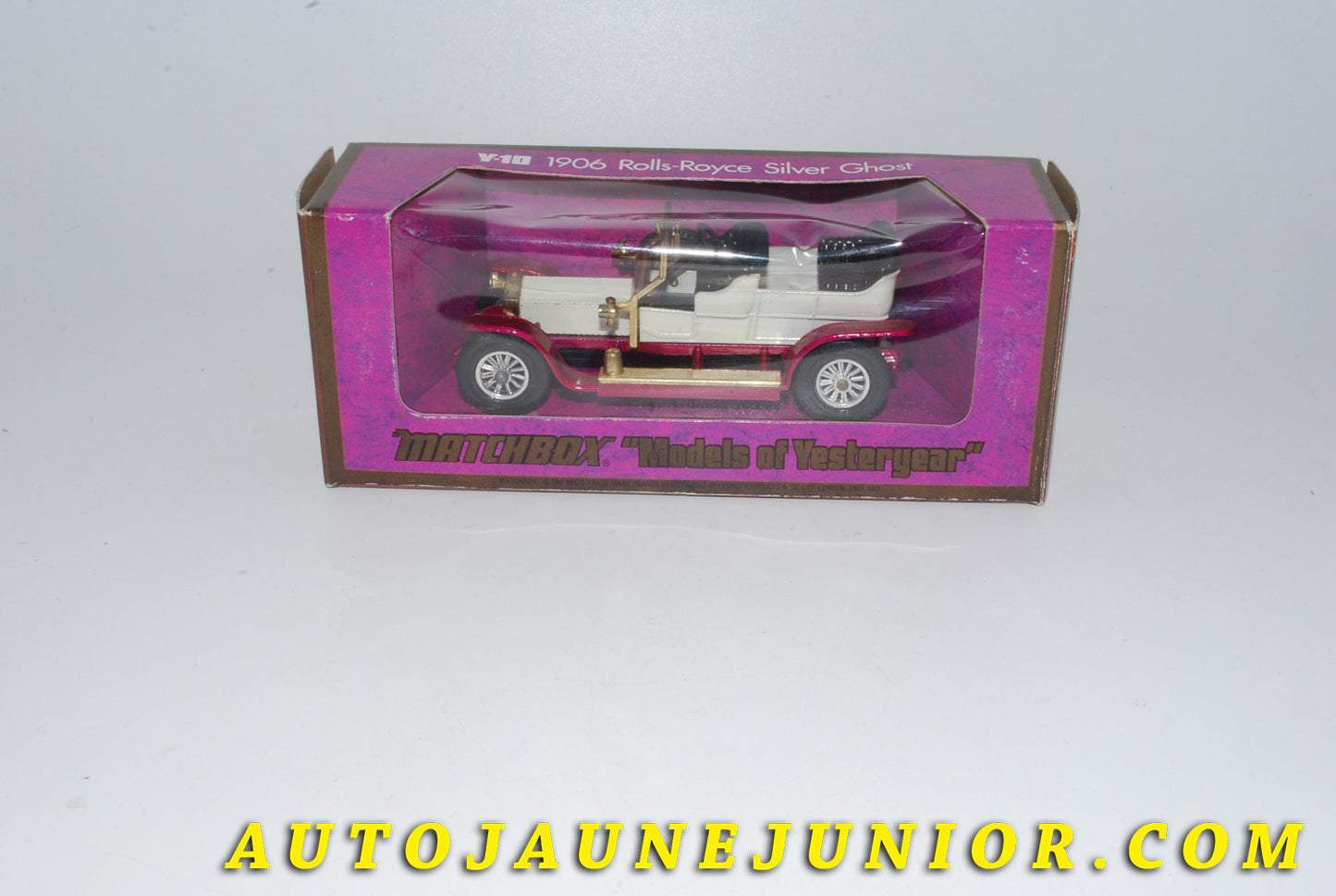 Le #3746 - Matchbox - Rolls Royce - Silver Ghost "1906" est en vente sur Auto Jaune Junior ! Tekno, Politoys, Mebetoys, Mercury, Joal, Diapet, Märklin, TootsieToys.Vous avez le même jouet ? Profitez de notre expertise pour vous accompagner dans la vente de vos modèles ou votre collection ! Nous achetons tous lots de miniatures ! Contactez nous ! contact@autojaunejunior.com. 