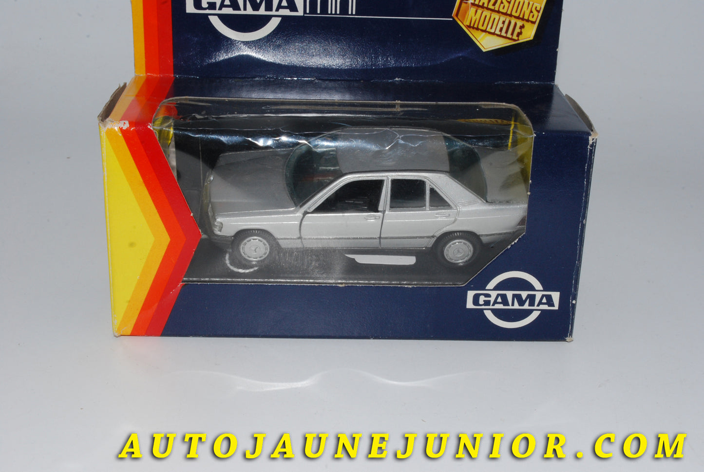 Le #3759 - Gama - Mercedes - 190 E Berline est en vente sur Auto Jaune Junior ! Tekno, Politoys, Mebetoys, Mercury, Joal, Diapet, Märklin, TootsieToys.Vous avez le même jouet ? Profitez de notre expertise pour vous accompagner dans la vente de vos modèles ou votre collection ! Nous achetons tous lots de miniatures ! Contactez nous ! contact@autojaunejunior.com. 