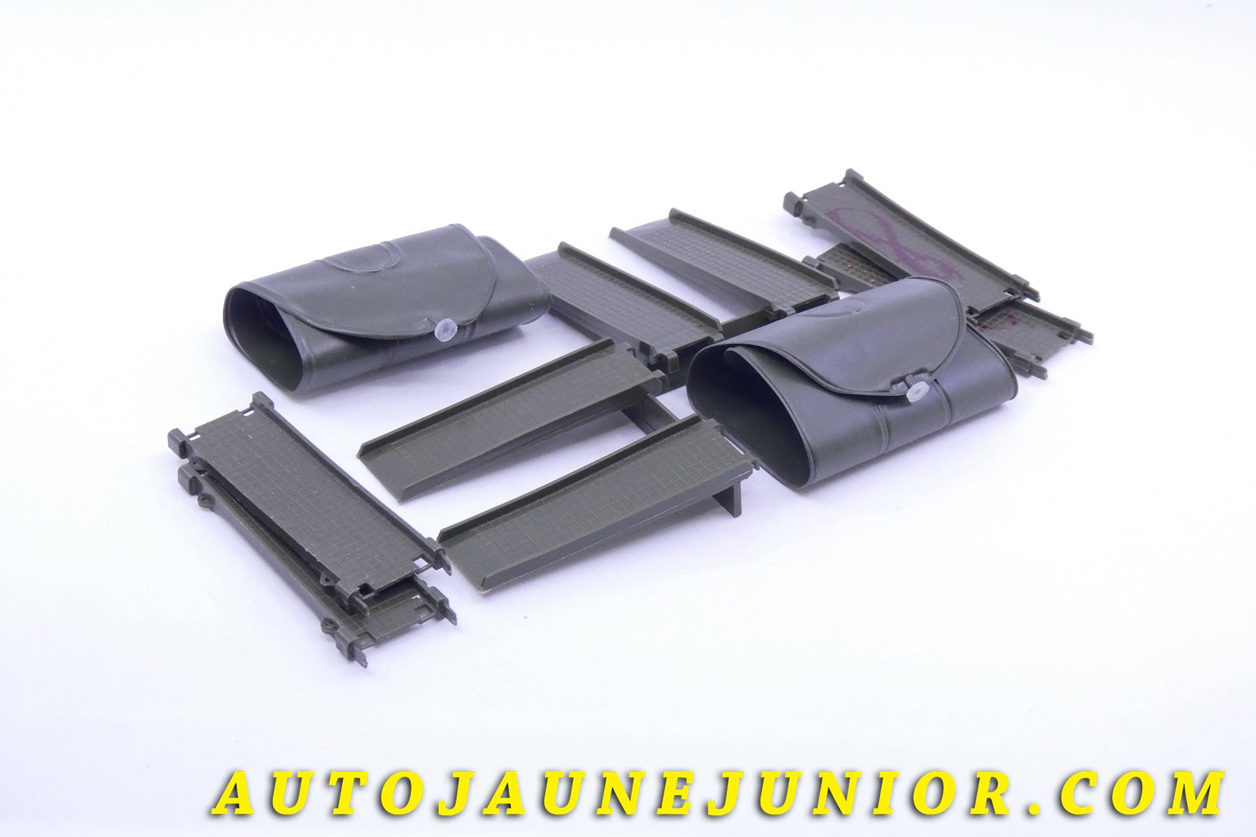 Le #3901 - Dinky Toys - Brockway - Kit Brockway (100% d'origine !) est en vente sur Auto Jaune Junior ! Tekno, Politoys, Mebetoys, Mercury, Joal, Diapet, Märklin, TootsieToys.Vous avez le même jouet ? Profitez de notre expertise pour vous accompagner dans la vente de vos modèles ou votre collection ! Nous achetons tous lots de miniatures ! Contactez nous ! contact@autojaunejunior.com. 