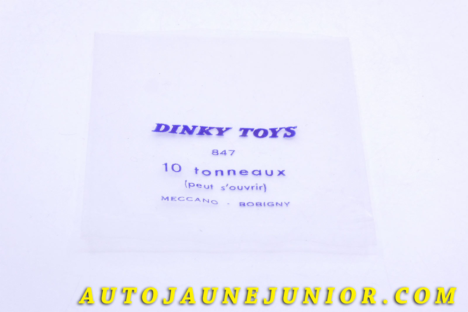 Le #3913 - Dinky Toys - Sachet d'accessoires vides - 10 Tonneaux (Original) - Provenance "Collection R.Goirand"  est en vente sur Auto Jaune Junior ! Tekno, Politoys, Mebetoys, Mercury, Joal, Diapet, Märklin, TootsieToys.Vous avez le même jouet ? Profitez de notre expertise pour vous accompagner dans la vente de vos modèles ou votre collection ! Nous achetons tous lots de miniatures ! Contactez nous ! contact@autojaunejunior.com. 