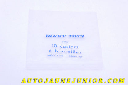 Le #3914 - Dinky Toys - Sachet d'accesoires vides - 10 Casiers à Bouteilles (Original) - Provenance "Collection R.Goirand" est en vente sur Auto Jaune Junior ! Tekno, Politoys, Mebetoys, Mercury, Joal, Diapet, Märklin, TootsieToys.Vous avez le même jouet ? Profitez de notre expertise pour vous accompagner dans la vente de vos modèles ou votre collection ! Nous achetons tous lots de miniatures ! Contactez nous ! contact@autojaunejunior.com. 