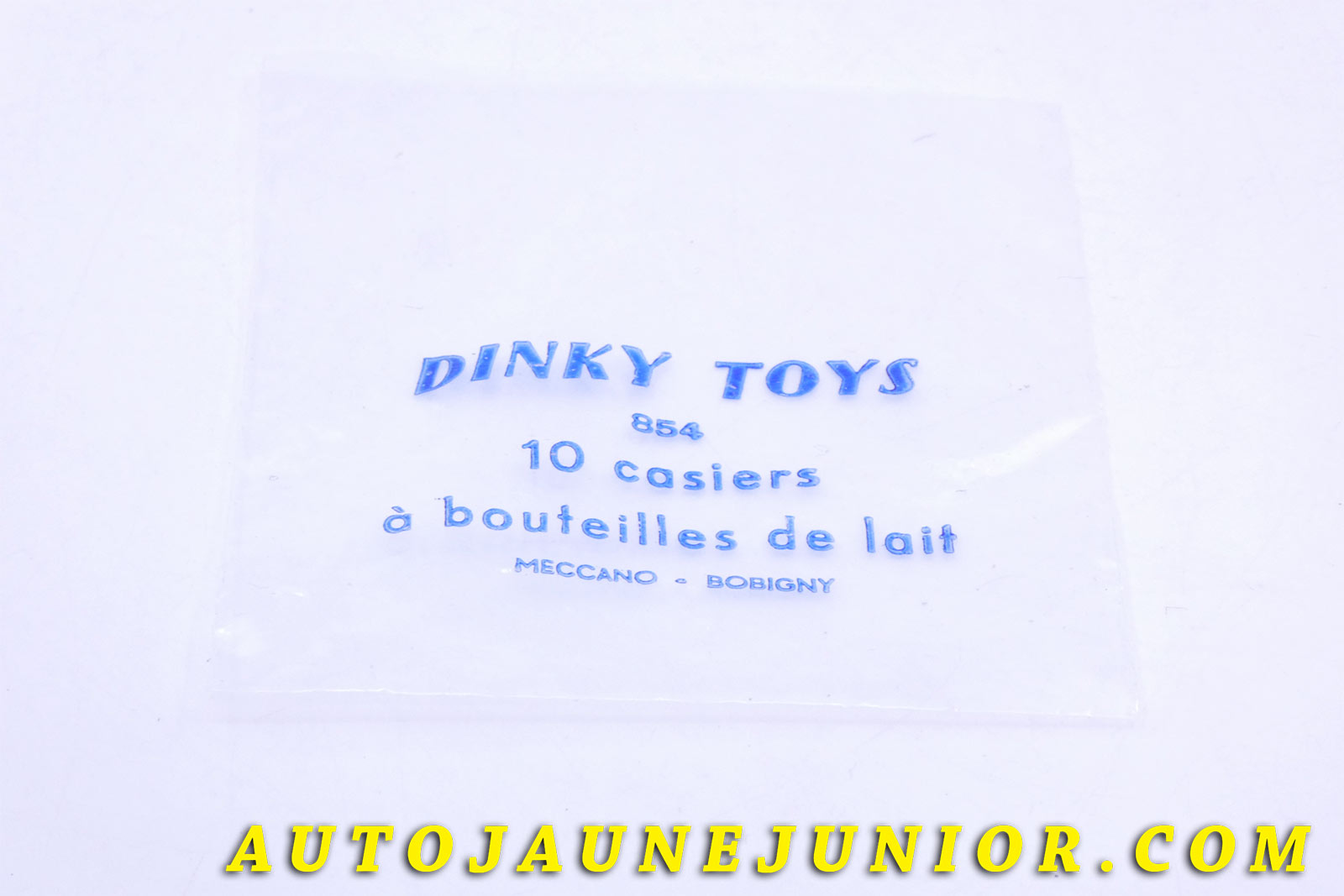 Le #3916 - Dinky Toys - Sachet de pièces détaches Vide - 10 Casiers à bouteilles de lait  (Original - Provenance "Collection R.Goirand") est en vente sur Auto Jaune Junior ! Tekno, Politoys, Mebetoys, Mercury, Joal, Diapet, Märklin, TootsieToys.Vous avez le même jouet ? Profitez de notre expertise pour vous accompagner dans la vente de vos modèles ou votre collection ! Nous achetons tous lots de miniatures ! Contactez nous ! contact@autojaunejunior.com. 