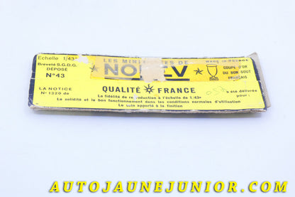 Le #3980 - Norev - Ford - Socle original boite Mica - Taunus 17 M est en vente sur Auto Jaune Junior ! Tekno, Politoys, Mebetoys, Mercury, Joal, Diapet, Märklin, TootsieToys.Vous avez le même jouet ? Profitez de notre expertise pour vous accompagner dans la vente de vos modèles ou votre collection ! Nous achetons tous lots de miniatures ! Contactez nous ! contact@autojaunejunior.com. 