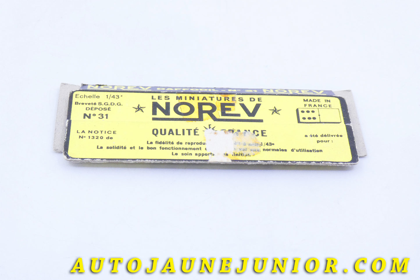 Le #3982 - Norev - DAF - Socle original boite Mica - Daffodil est en vente sur Auto Jaune Junior ! Tekno, Politoys, Mebetoys, Mercury, Joal, Diapet, Märklin, TootsieToys.Vous avez le même jouet ? Profitez de notre expertise pour vous accompagner dans la vente de vos modèles ou votre collection ! Nous achetons tous lots de miniatures ! Contactez nous ! contact@autojaunejunior.com. 
