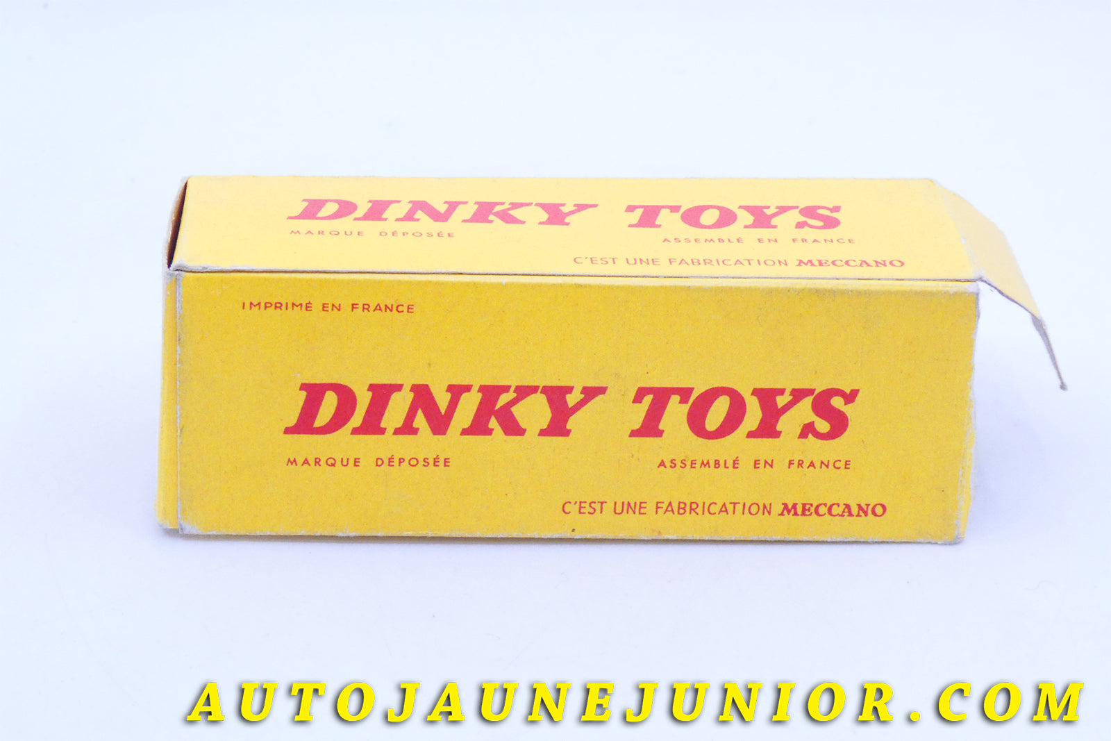 Le #3991 - Dinky Toys - Rolls Royce - Silver Wraith Boite vide est en vente sur Auto Jaune Junior ! Tekno, Politoys, Mebetoys, Mercury, Joal, Diapet, Märklin, TootsieToys.Vous avez le même jouet ? Profitez de notre expertise pour vous accompagner dans la vente de vos modèles ou votre collection ! Nous achetons tous lots de miniatures ! Contactez nous ! contact@autojaunejunior.com. 