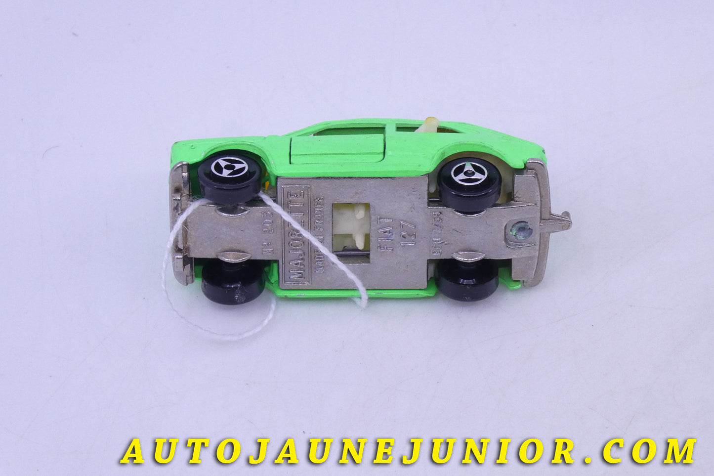 Le Majorette Fiat 127  est en vente sur Auto Jaune Junior ! Découvrez nos collections de diecast Tekno, Politoys, Mebetoys, Mercury, Joal, Diapet, Märklin, TootsieToys.AutoJaune Junior ; Vous avez le même jouet ? Profitez de notre expertise pour vous accompagner dans la vente de vos modèles ou votre collection ! Nous achetons tous lots de miniatures ! Contactez nous !