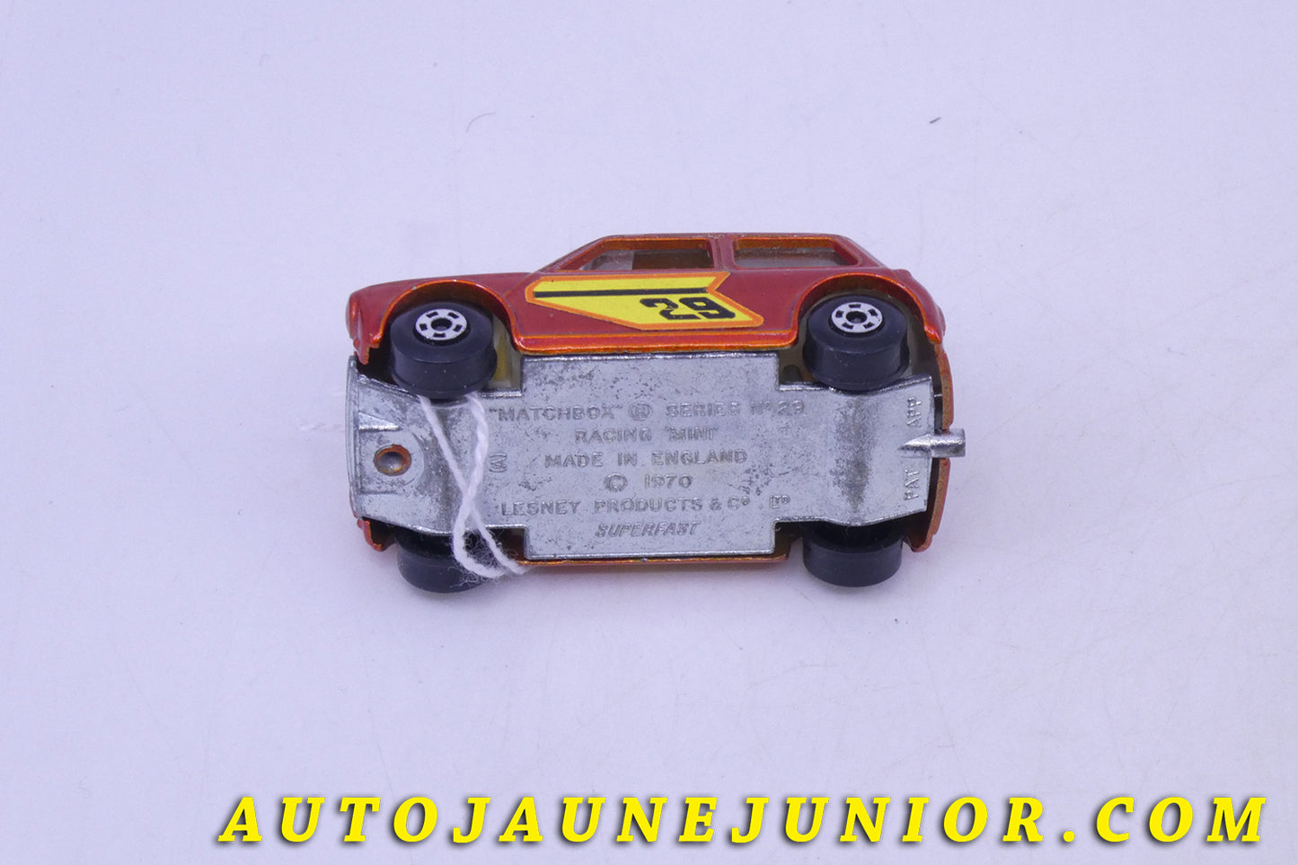 Le Matchbox Austin Mini Racing est en vente sur Auto Jaune Junior ! Découvrez nos collections de diecast Tekno, Politoys, Mebetoys, Mercury, Joal, Diapet, Märklin, TootsieToys.AutoJaune Junior ; Vous avez le même jouet ? Profitez de notre expertise pour vous accompagner dans la vente de vos modèles ou votre collection ! Nous achetons tous lots de miniatures ! Contactez nous !