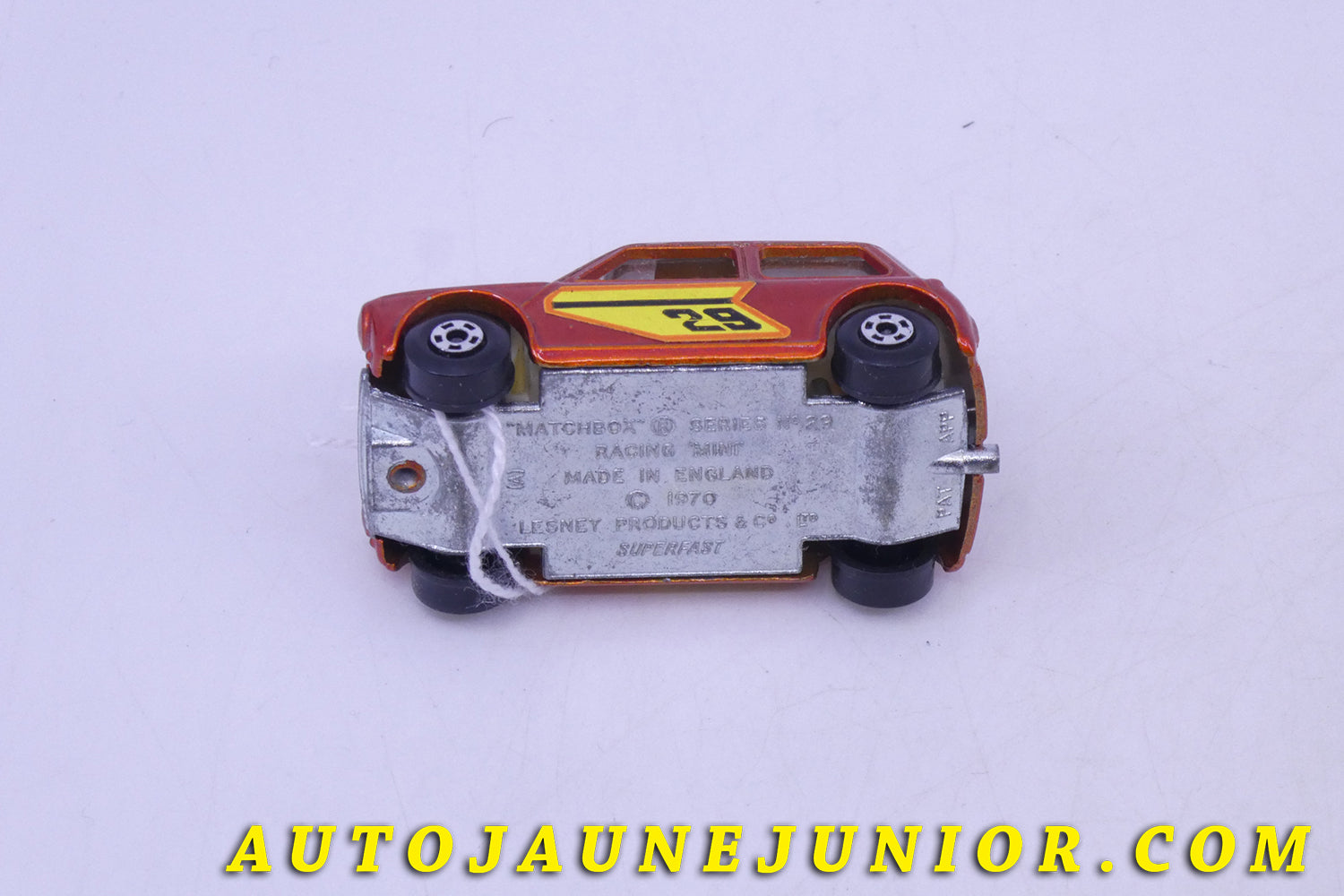 Le Matchbox Austin Mini Racing est en vente sur Auto Jaune Junior ! Découvrez nos collections de diecast Tekno, Politoys, Mebetoys, Mercury, Joal, Diapet, Märklin, TootsieToys.AutoJaune Junior ; Vous avez le même jouet ? Profitez de notre expertise pour vous accompagner dans la vente de vos modèles ou votre collection ! Nous achetons tous lots de miniatures ! Contactez nous !
