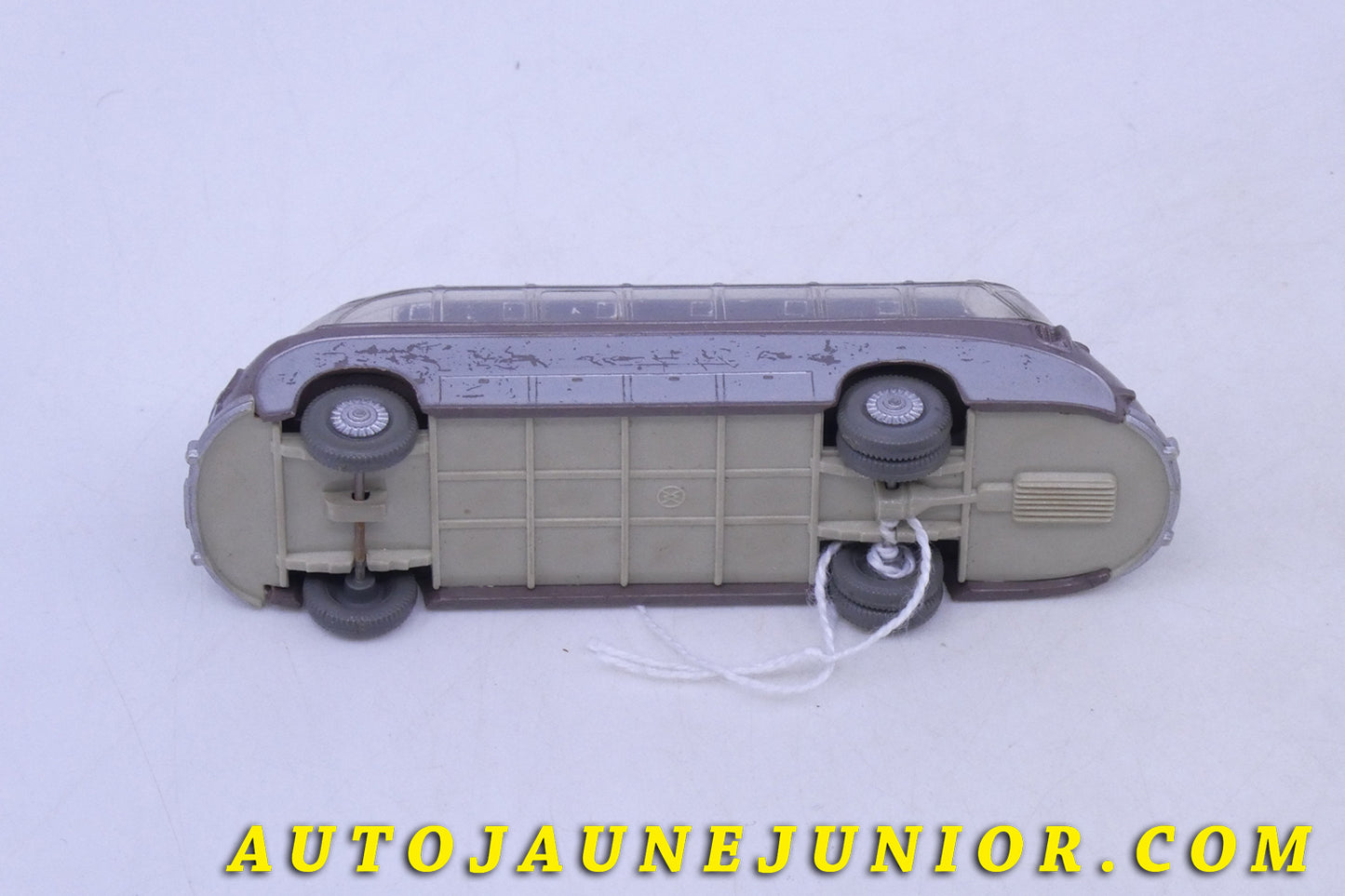 Le Wiking Setra Car Excursion est en vente sur Auto Jaune Junior ! Découvrez nos collections de diecast Tekno, Politoys, Mebetoys, Mercury, Joal, Diapet, Märklin, TootsieToys.AutoJaune Junior ; Vous avez le même jouet ? Profitez de notre expertise pour vous accompagner dans la vente de vos modèles ou votre collection ! Nous achetons tous lots de miniatures ! Contactez nous !