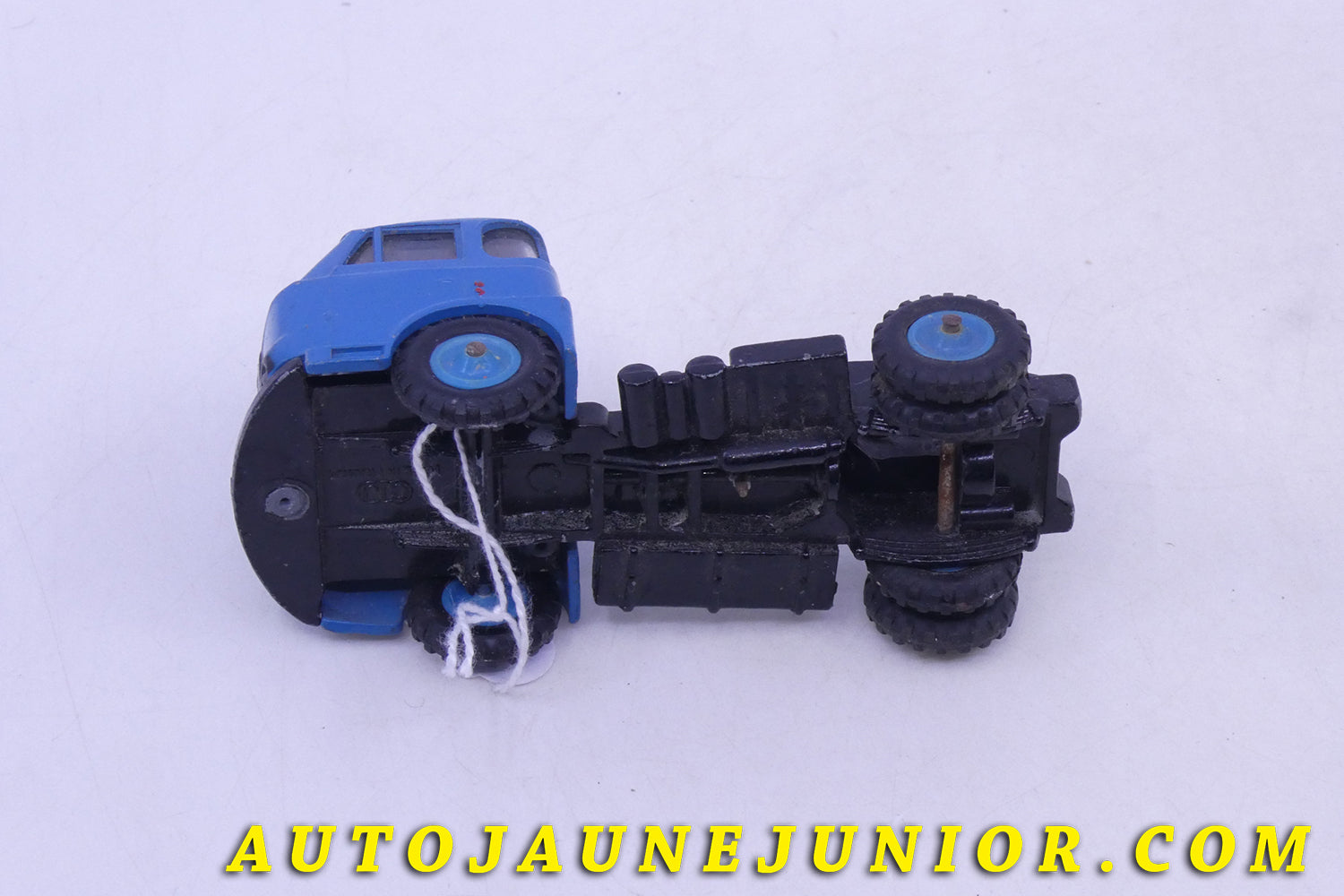 Le C-I-J Saviem JM240 tracteur semi remorque  est en vente sur Auto Jaune Junior ! Découvrez nos collections de diecast Tekno, Politoys, Mebetoys, Mercury, Joal, Diapet, Märklin, TootsieToys.AutoJaune Junior ; Vous avez le même jouet ? Profitez de notre expertise pour vous accompagner dans la vente de vos modèles ou votre collection ! Nous achetons tous lots de miniatures ! Contactez nous !