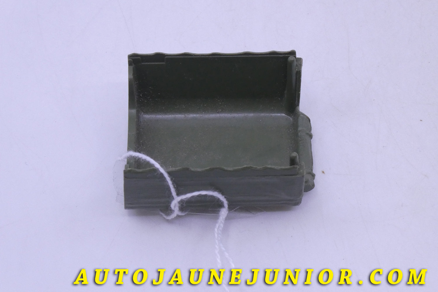 Le Corgi Toys Land-Rover Bâche Corgi - 109 Pick Uo est en vente sur Auto Jaune Junior ! Découvrez nos collections de diecast Tekno, Politoys, Mebetoys, Mercury, Joal, Diapet, Märklin, TootsieToys.AutoJaune Junior ; Vous avez le même jouet ? Profitez de notre expertise pour vous accompagner dans la vente de vos modèles ou votre collection ! Nous achetons tous lots de miniatures ! Contactez nous !