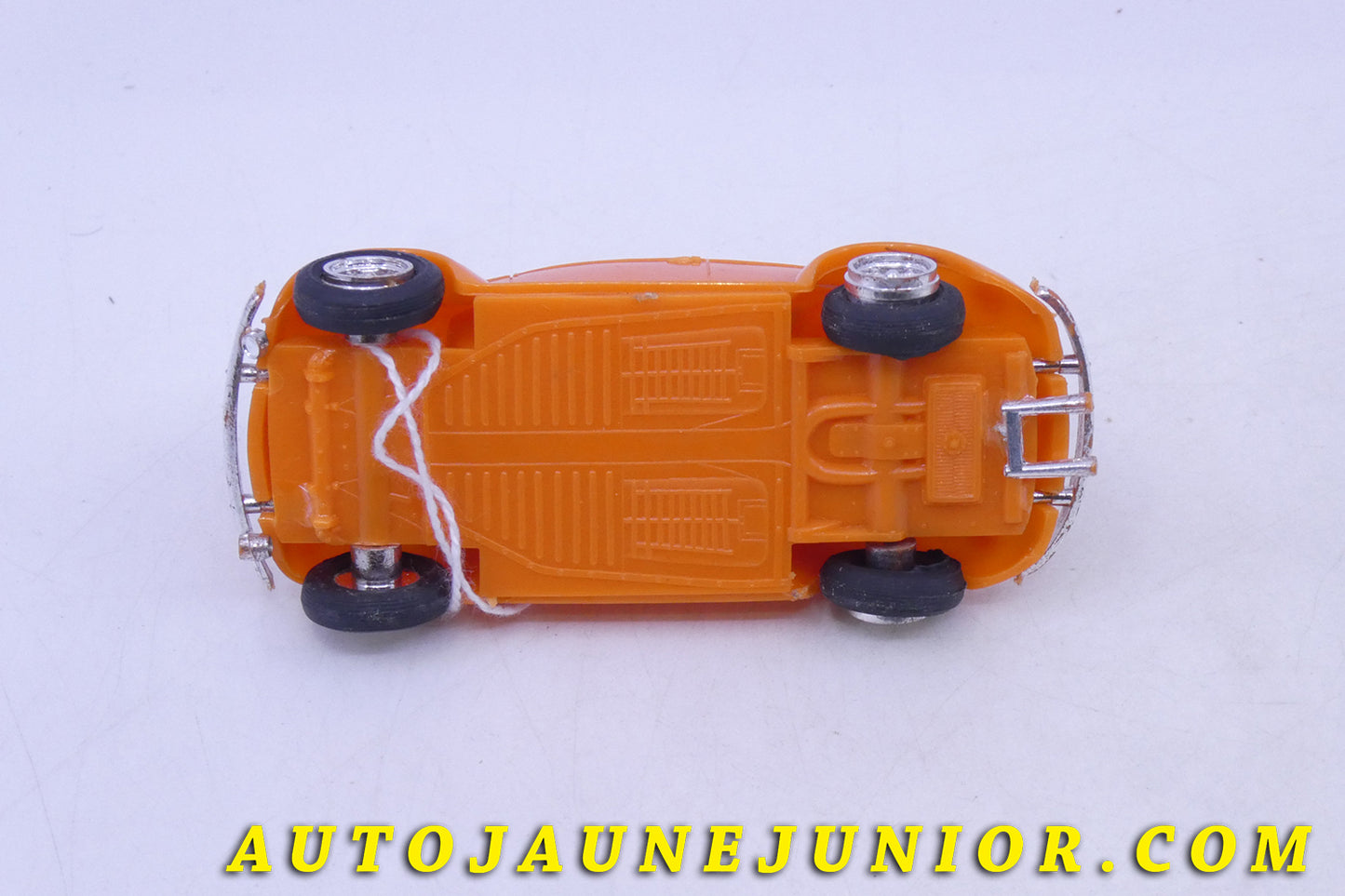 Le USA Volkswagen Coccinelle 1200 - 63' est en vente sur Auto Jaune Junior ! Découvrez nos collections de diecast Tekno, Politoys, Mebetoys, Mercury, Joal, Diapet, Märklin, TootsieToys.AutoJaune Junior ; Vous avez le même jouet ? Profitez de notre expertise pour vous accompagner dans la vente de vos modèles ou votre collection ! Nous achetons tous lots de miniatures ! Contactez nous !