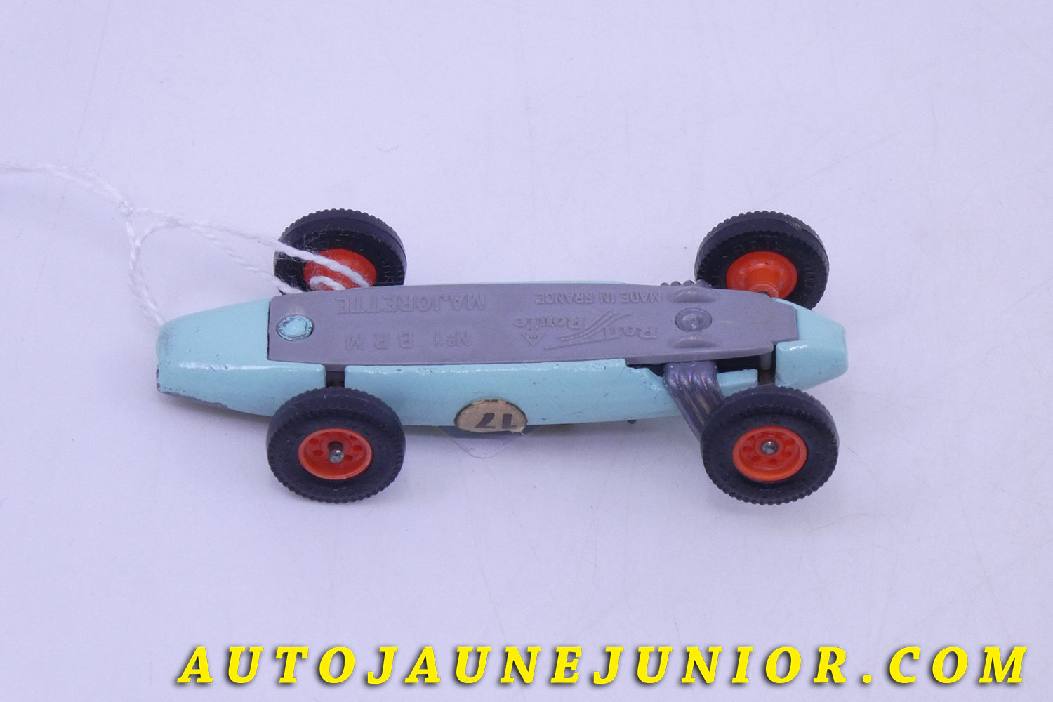 Le Majorette BRM V8 monoplace (La Première Majorette !!!) est en vente sur Auto Jaune Junior ! Découvrez nos collections de diecast Tekno, Politoys, Mebetoys, Mercury, Joal, Diapet, Märklin, TootsieToys.AutoJaune Junior ; Vous avez le même jouet ? Profitez de notre expertise pour vous accompagner dans la vente de vos modèles ou votre collection ! Nous achetons tous lots de miniatures ! Contactez nous !