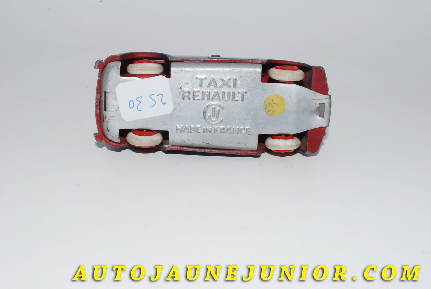Le #4100 - C-I-J - Renault - Prairie Taxi est en vente sur Auto Jaune Junior ! Tekno, Politoys, Mebetoys, Mercury, Joal, Diapet, Märklin, TootsieToys.Vous avez le même jouet ? Profitez de notre expertise pour vous accompagner dans la vente de vos modèles ou votre collection ! Nous achetons tous lots de miniatures ! Contactez nous ! contact@autojaunejunior.com. 