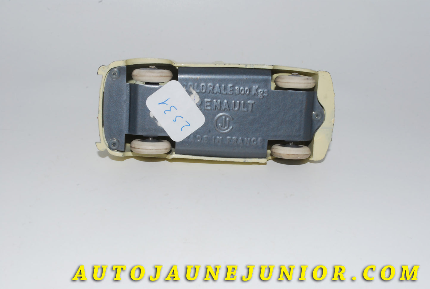 Le #4101 - C-I-J - Renault - Colorale Ambulance Municipale est en vente sur Auto Jaune Junior ! Tekno, Politoys, Mebetoys, Mercury, Joal, Diapet, Märklin, TootsieToys.Vous avez le même jouet ? Profitez de notre expertise pour vous accompagner dans la vente de vos modèles ou votre collection ! Nous achetons tous lots de miniatures ! Contactez nous ! contact@autojaunejunior.com. 