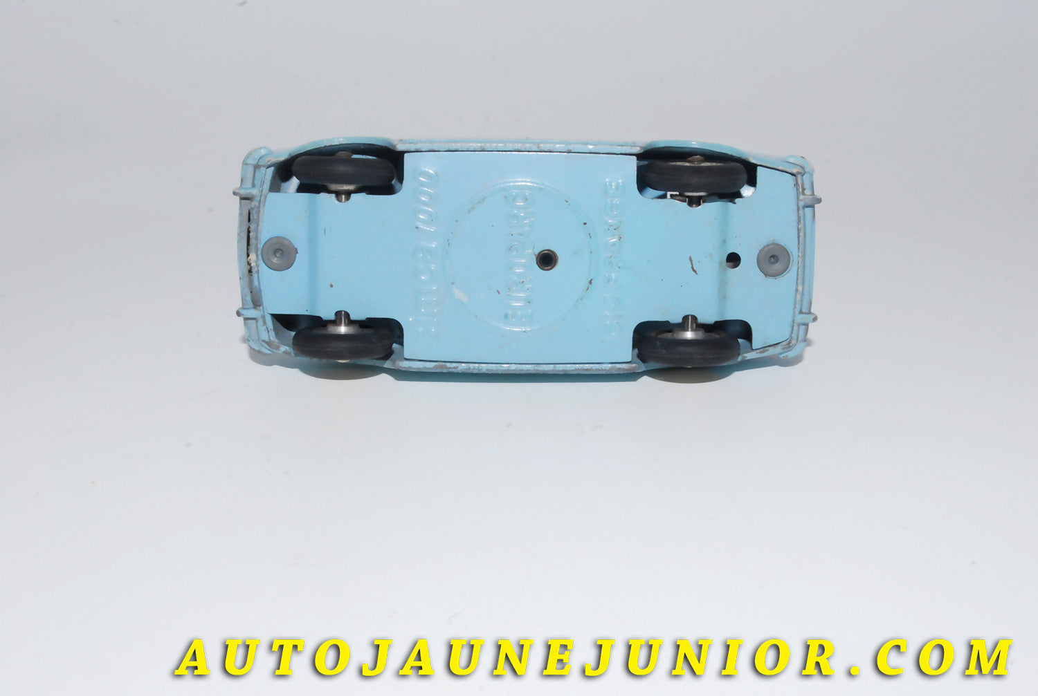 Le #4103 - C-I-J - Simca - 1000 Berline est en vente sur Auto Jaune Junior ! Tekno, Politoys, Mebetoys, Mercury, Joal, Diapet, Märklin, TootsieToys.Vous avez le même jouet ? Profitez de notre expertise pour vous accompagner dans la vente de vos modèles ou votre collection ! Nous achetons tous lots de miniatures ! Contactez nous ! contact@autojaunejunior.com. 
