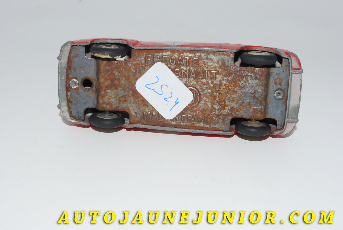 Le #4107 - C-I-J - Renault - Frégrate (Découpe en V) est en vente sur Auto Jaune Junior ! Tekno, Politoys, Mebetoys, Mercury, Joal, Diapet, Märklin, TootsieToys.Vous avez le même jouet ? Profitez de notre expertise pour vous accompagner dans la vente de vos modèles ou votre collection ! Nous achetons tous lots de miniatures ! Contactez nous ! contact@autojaunejunior.com. 
