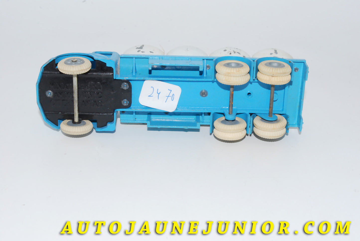Le #4114 - JRD - Unic - ZU120 camion laitier est en vente sur Auto Jaune Junior ! Tekno, Politoys, Mebetoys, Mercury, Joal, Diapet, Märklin, TootsieToys.Vous avez le même jouet ? Profitez de notre expertise pour vous accompagner dans la vente de vos modèles ou votre collection ! Nous achetons tous lots de miniatures ! Contactez nous ! contact@autojaunejunior.com. 