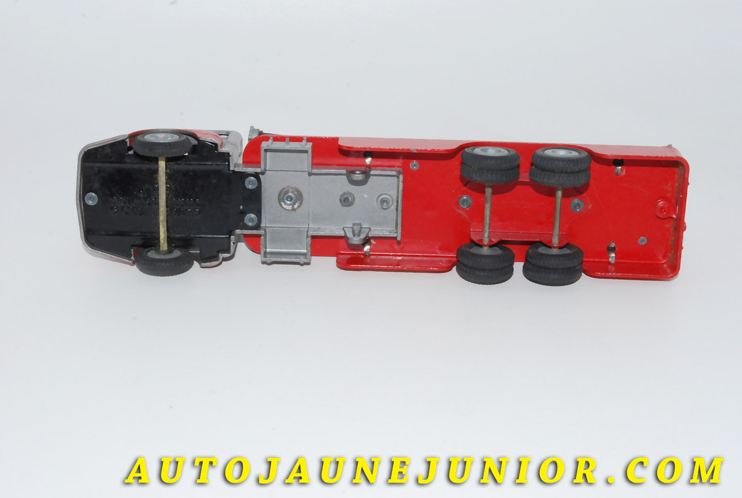 Le #4115 - JRD - Unic - Izoard transport de liquide 60 hectos est en vente sur Auto Jaune Junior ! Tekno, Politoys, Mebetoys, Mercury, Joal, Diapet, Märklin, TootsieToys.Vous avez le même jouet ? Profitez de notre expertise pour vous accompagner dans la vente de vos modèles ou votre collection ! Nous achetons tous lots de miniatures ! Contactez nous ! contact@autojaunejunior.com. 