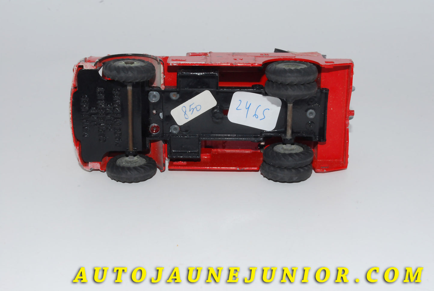 Le #4118 - JRD - Berliet - Gak camion feux de forêts est en vente sur Auto Jaune Junior ! Tekno, Politoys, Mebetoys, Mercury, Joal, Diapet, Märklin, TootsieToys.Vous avez le même jouet ? Profitez de notre expertise pour vous accompagner dans la vente de vos modèles ou votre collection ! Nous achetons tous lots de miniatures ! Contactez nous ! contact@autojaunejunior.com. 